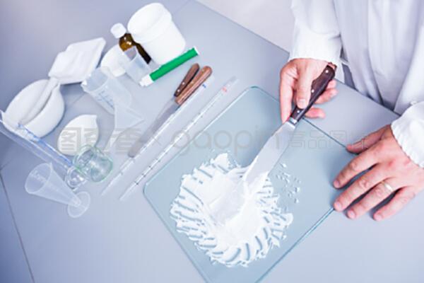 實(shí)驗(yàn)室的告別 一位生物化學(xué)家與藥品研發(fā)之路